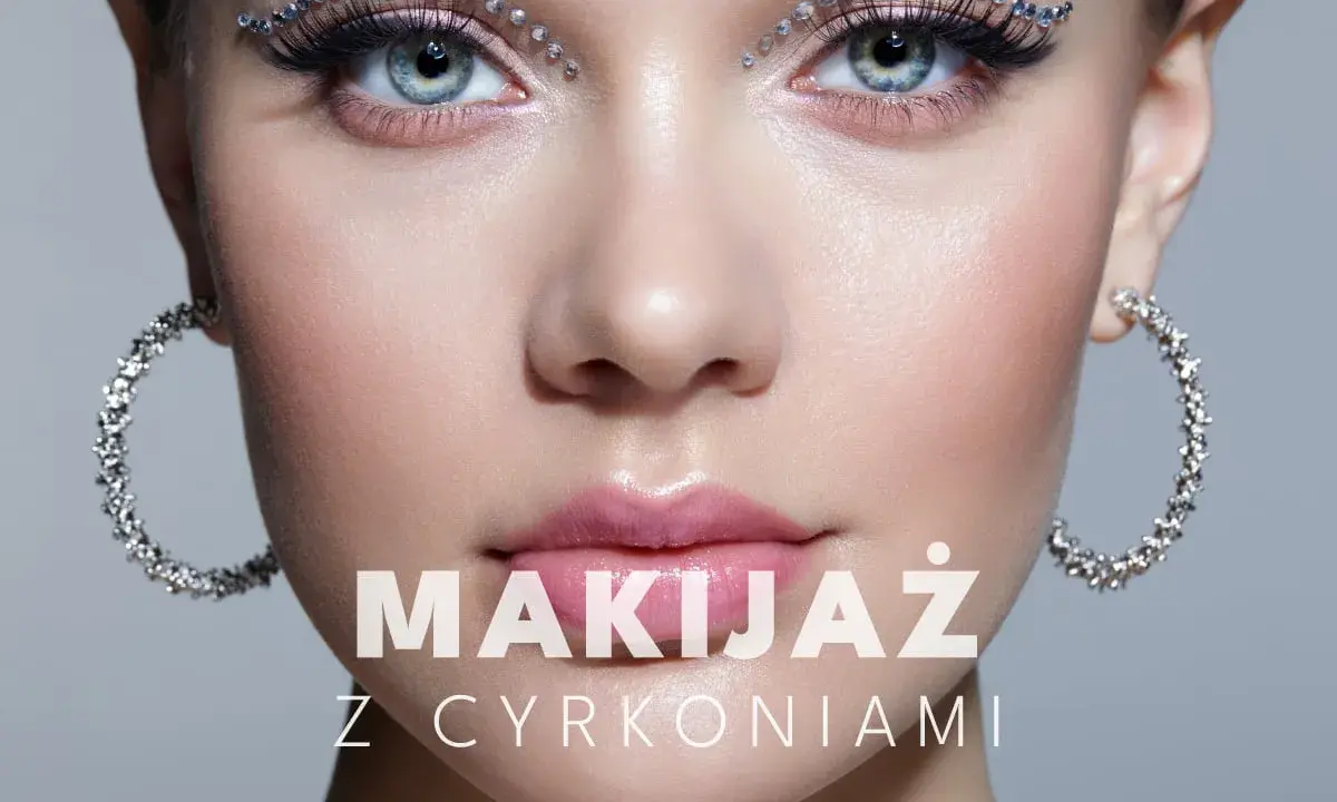 Oczy ozdobione błyszczącymi cyrkoniami, podkreślające magiczny makijaż.