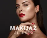 Kobieta z idealnym makijażem glamour: czerwone usta, złote cienie do powiek, lśniąca cera i paznokcie.