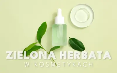 Butelka z serum, liście zielonej herbaty i kropla produktu na talerzyku. Siła natury w kosmetykach.