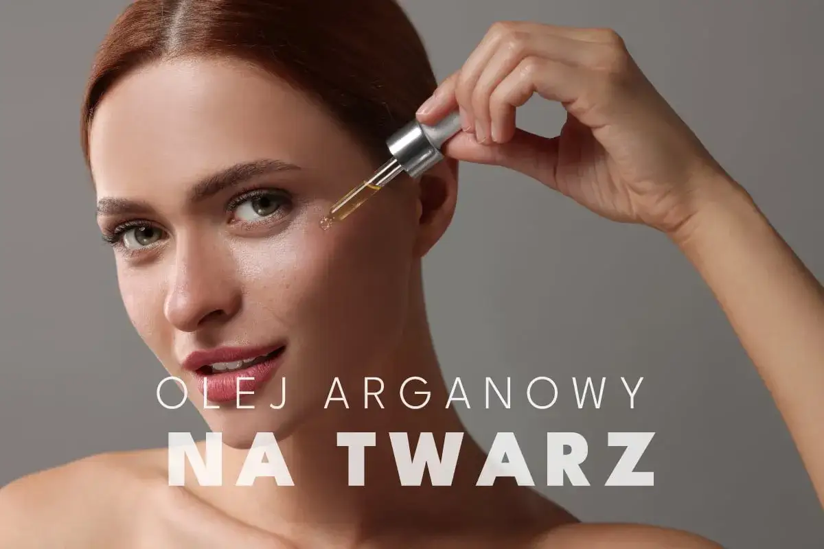 Kobieta aplikuje olejek arganowy na twarz. To naturalne rozwiązanie dla promiennej cery.
