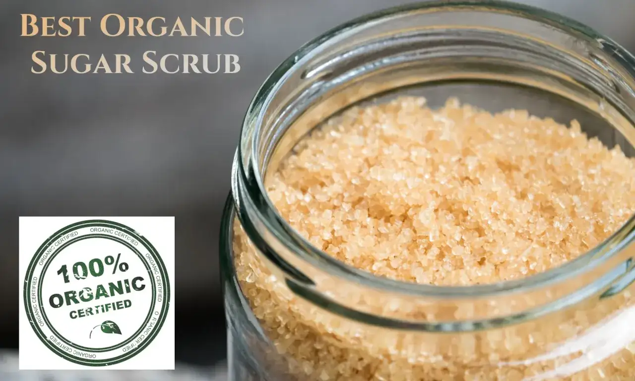 Słoik pełen brązowego, organicznego cukru, idealnego do domowego peelingu. Certyfikat 100% Organic.